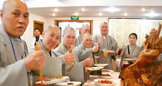 寺庙|庙里和尚顿顿吃素,为何却是肥头大耳?看看他们的饭菜就明白了