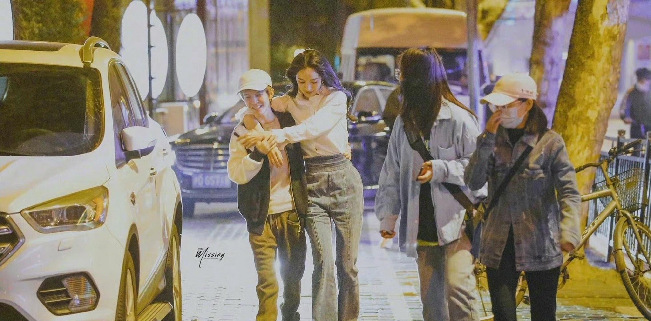 最没分寸感的6位男星，对女星动手动脚无底线，犀利操作刷新网友三观