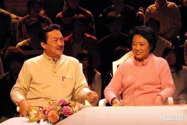 原来他已去世10年了,对患癌妻子不离不弃,遗孀的选择让人泪目