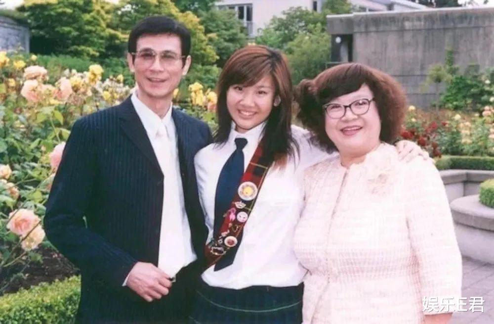 郑少秋大女儿自杀身亡，甄妮发文怒斥：他没处理好自己的人生