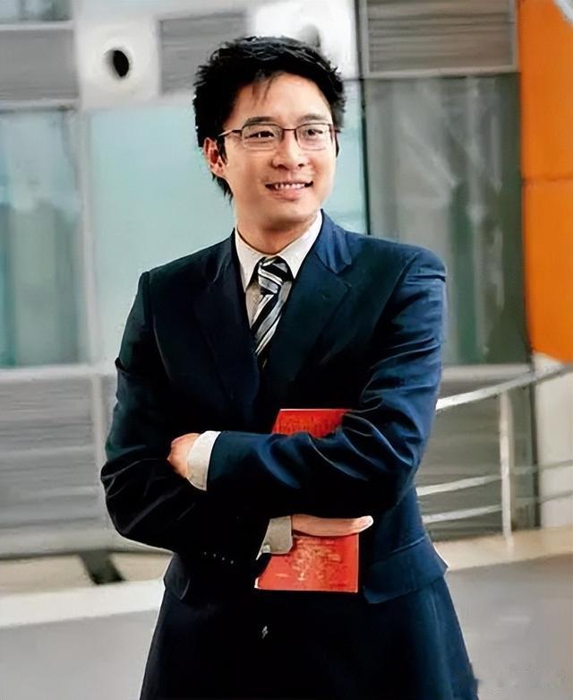 霍启山：嫂子我喜欢这个！郭晶晶：等着，嫂子给你要微信去