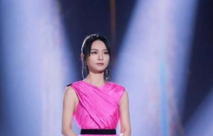 回顾：周笔畅整容后大方回应：原本照着杨幂整，结果整完却像杨紫！