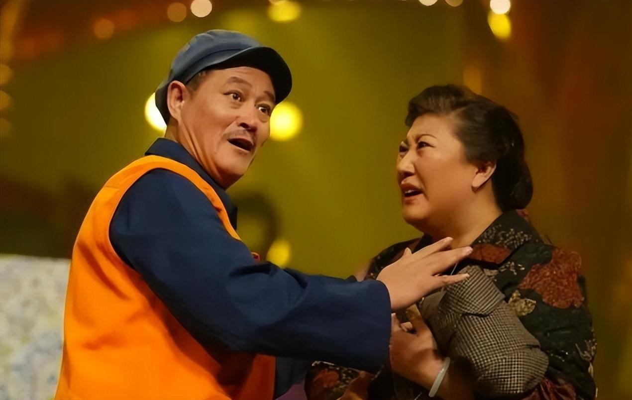 何庆魁|曾找赵本山借钱被拒还遭羞辱的何庆魁，被儿子爆料：“老了，嫖不动了”