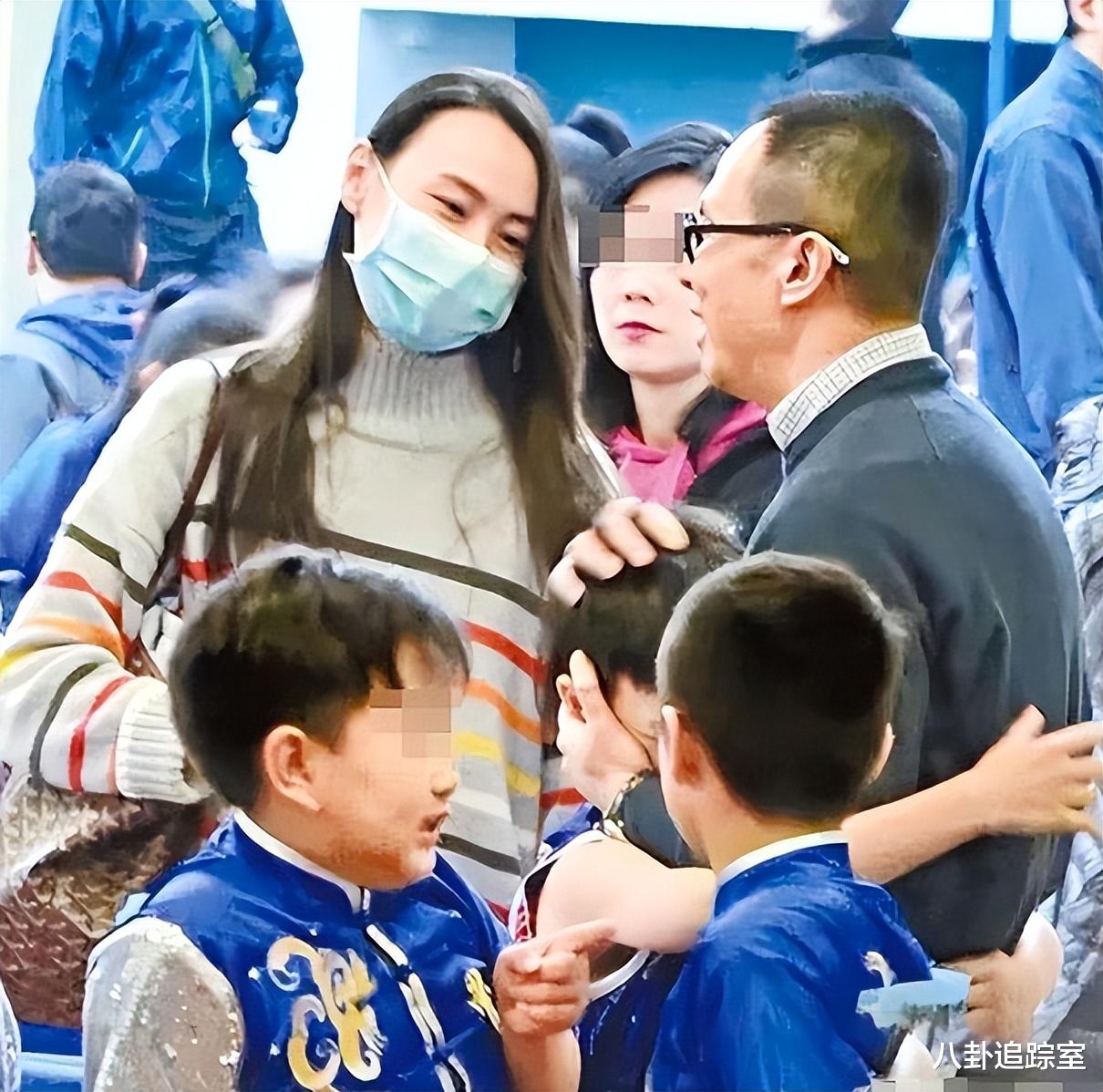 曝梁洛施李泽楷秀恩爱!同爬莲花山为李嘉诚祈福,三儿子陪伴在侧