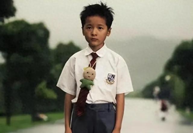 恭喜周星驰！“假小子”徐娇回归公司，泳装都没她女大十八变好看