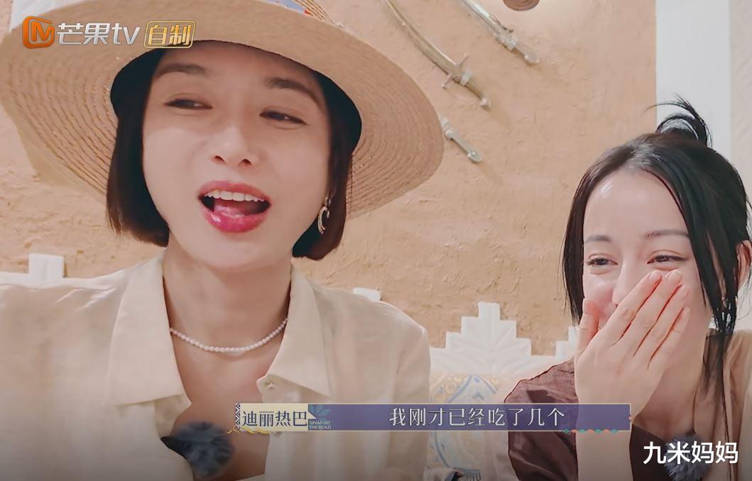 陈都灵“排骨胸”引网友热议，和关晓彤站一起，差别一下就出来了