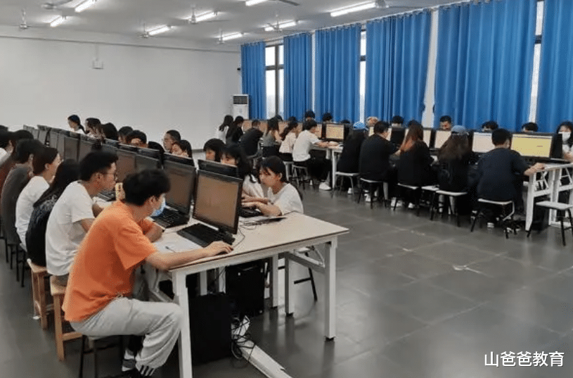 大学|家长看都不看的四个大学专业,不仅毕业后好找工作,薪资也很可观