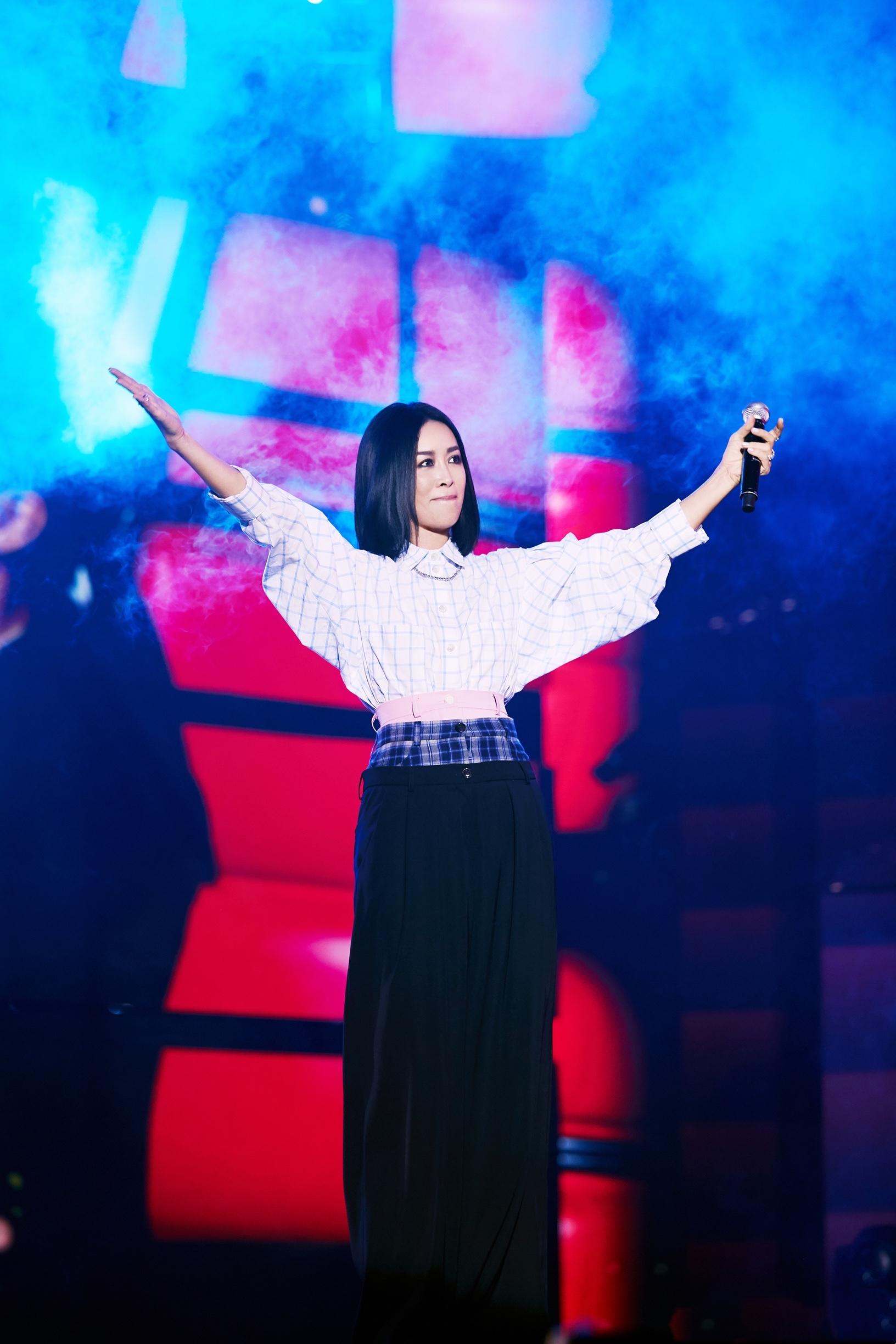 那英|大瓜!娱圈一大龄天后私生活混乱,专门撩小鲜肉,王菲那英躺枪!