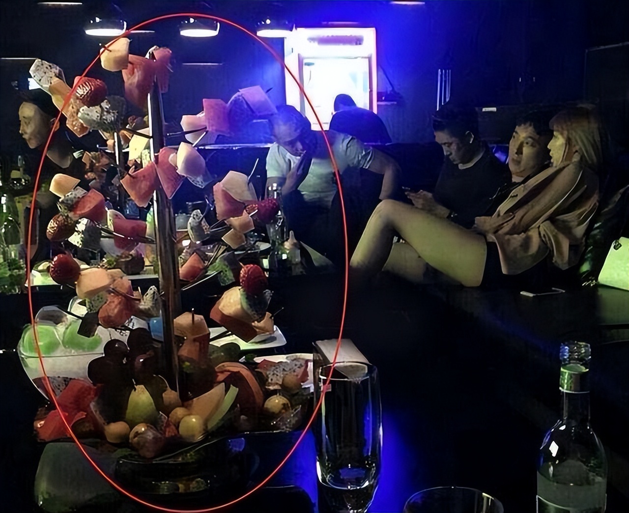 国民老公王思聪恋情再掀波澜,与已婚宝妈亲密无间,50 万礼物