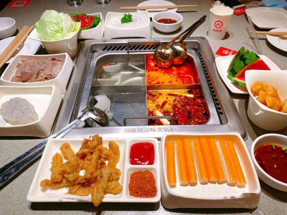 生菜|女子吐槽海底捞两片生菜八块钱，店家回应：会反馈，都是按克重计算！
