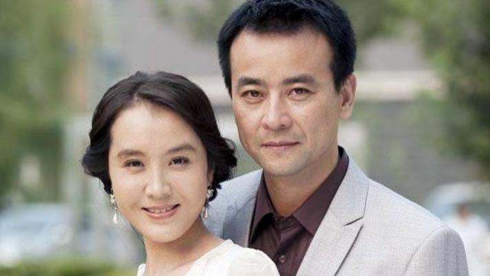 演员罗钢：娶小23岁郝蕾，陪娇妻战胜家族遗传病，48岁老来得子