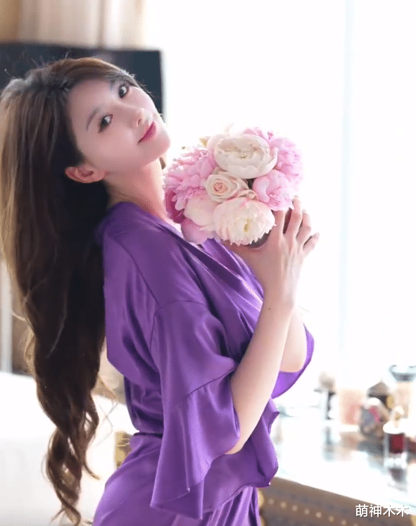 黄晓明叶珂冲上热搜，女方罕见高调疑逼宫，被质疑住进杨颖婚房