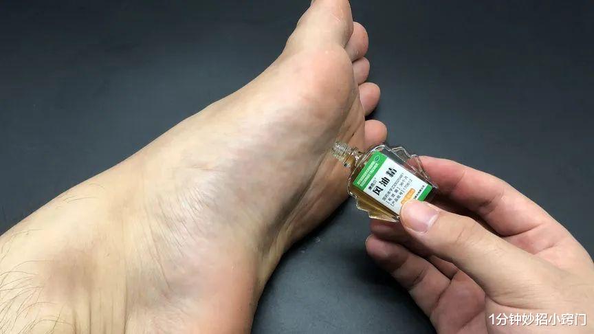 睡觉前，记得滴点风油精在脚底上，简直太实用了，学到就是赚到