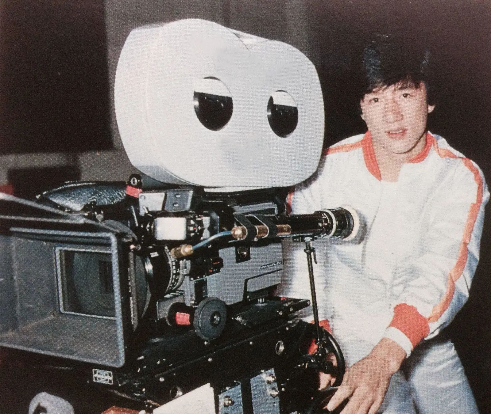 成龙：刚走红时报复性消费，一年吃饭就花1600万元