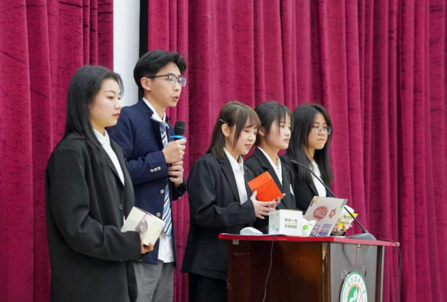 高校|校招的底线越来越低,“歌厅公主”来招高校生,企业的解释很苍白