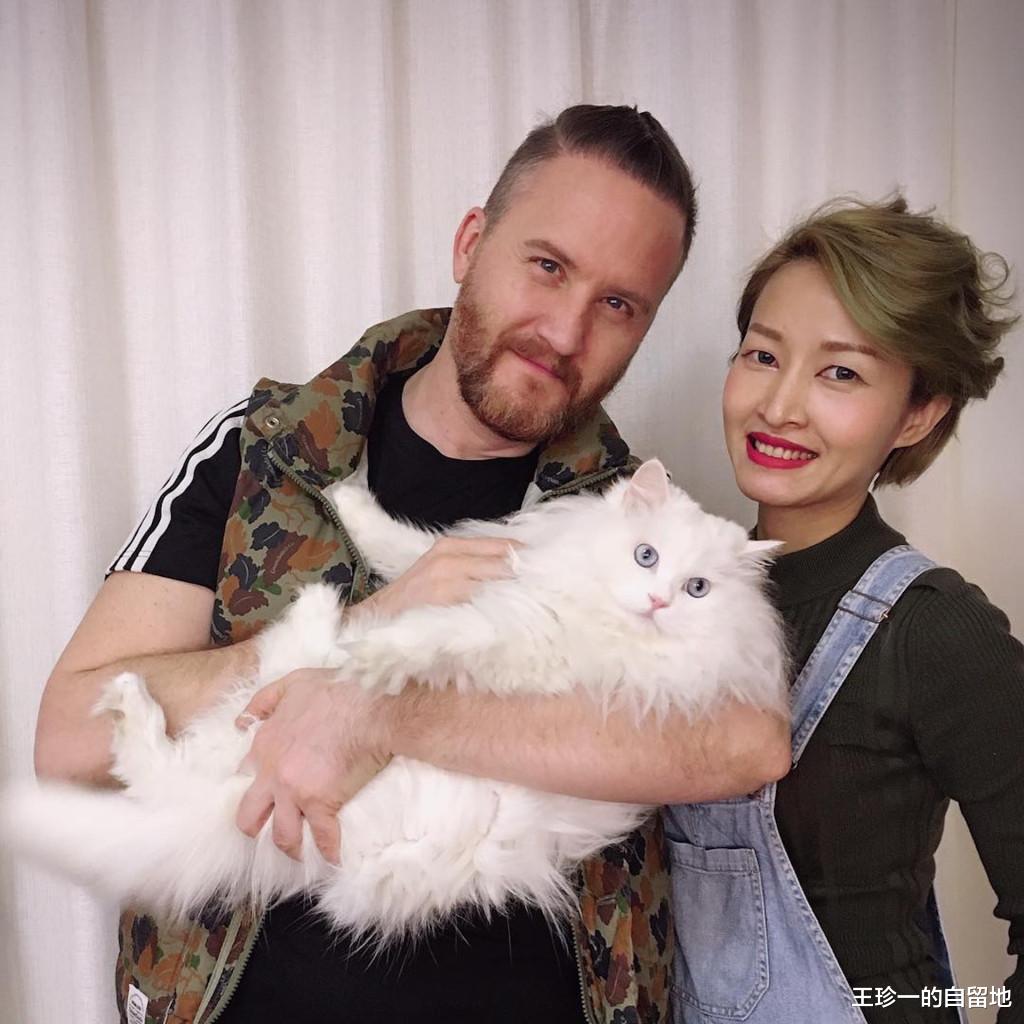 李双江|一天5个瓜！李双江夫妇疑为李天一出狱接风，曝具俊晔携2.2亿逃跑