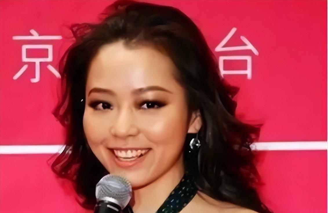 张靓颖：被骗财骗色15年，为其打乳钉，最后支付了6个亿的分手费