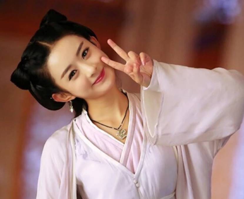 曝赵丽颖冯绍峰已复婚,两人婚礼画面曝光,婆婆献1亿豪宅表歉意