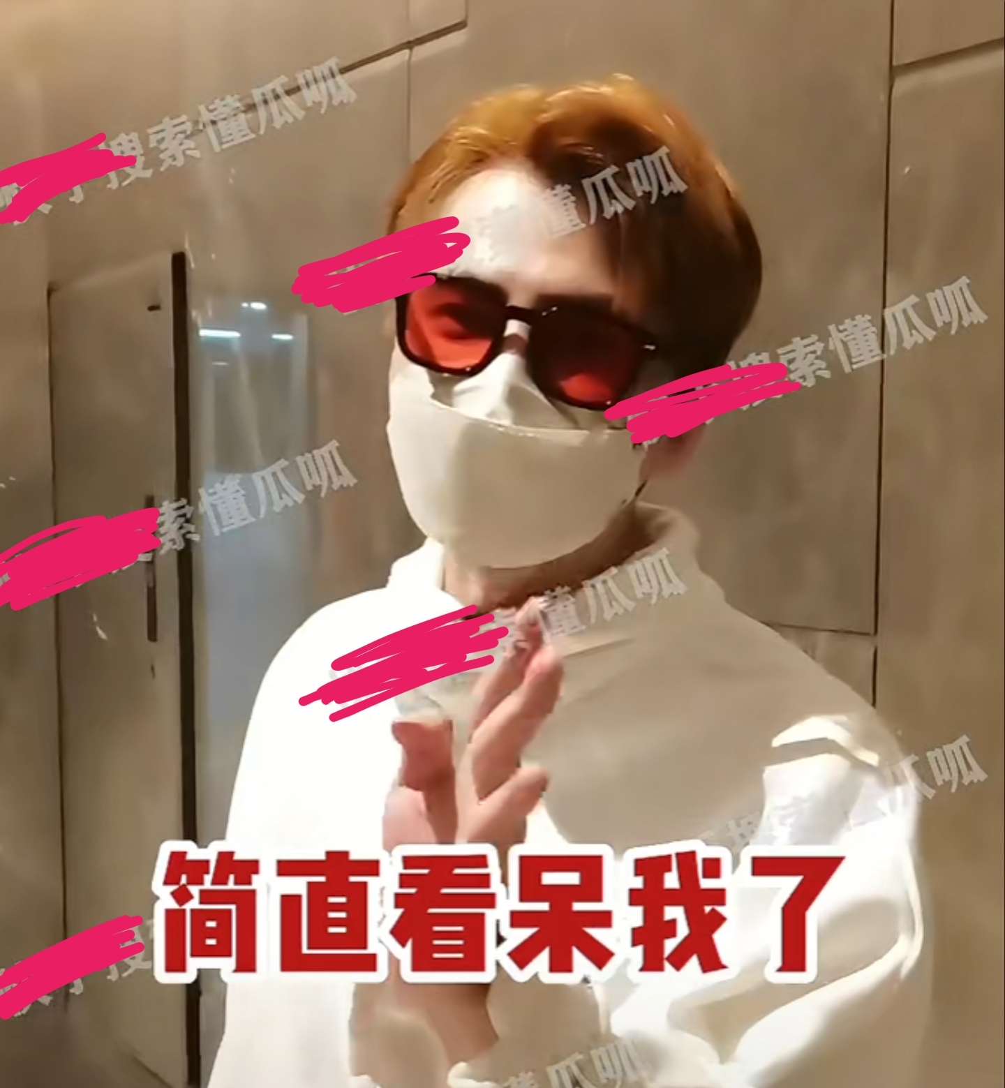 明星|比渣男瓜更刺激!明星情侣车内亲热被拍,事后违规开车遭狗仔直播