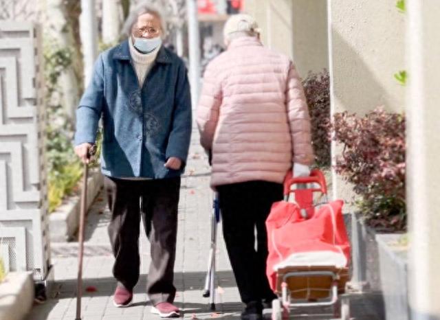 2023“老人年龄标准”已公布,超过这个岁数,可以称呼“老年人”