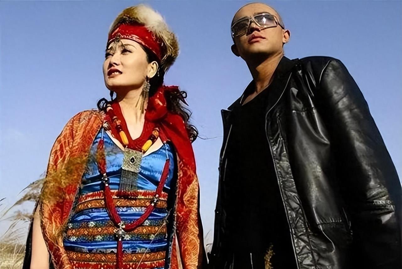 玲花终于不再隐瞒,承认与曾毅有“特殊关系”,我们被骗了20年