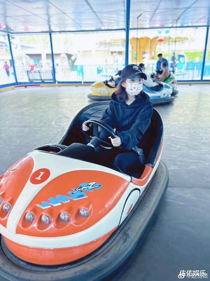 赵丽颖|赵丽颖庆母亲节后再晒美照，身材窈窕超迷人，五官精致填入初恋