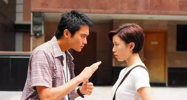 街头买醉被两男抬走?拒嫁豪门养小鲜肉倒贴百万?