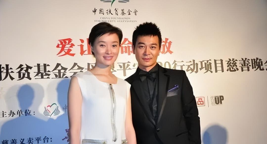 发型 吴越51岁头发稀疏断崖式衰老，生图不修自然且自信