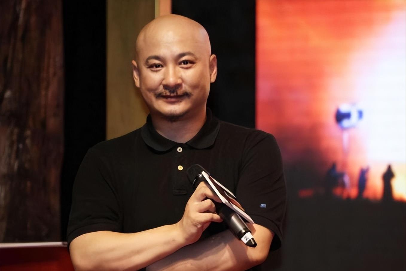 影帝黄渤都佩服她演技，与导演相恋12年惨遭抛弃，今47岁身价高达40亿