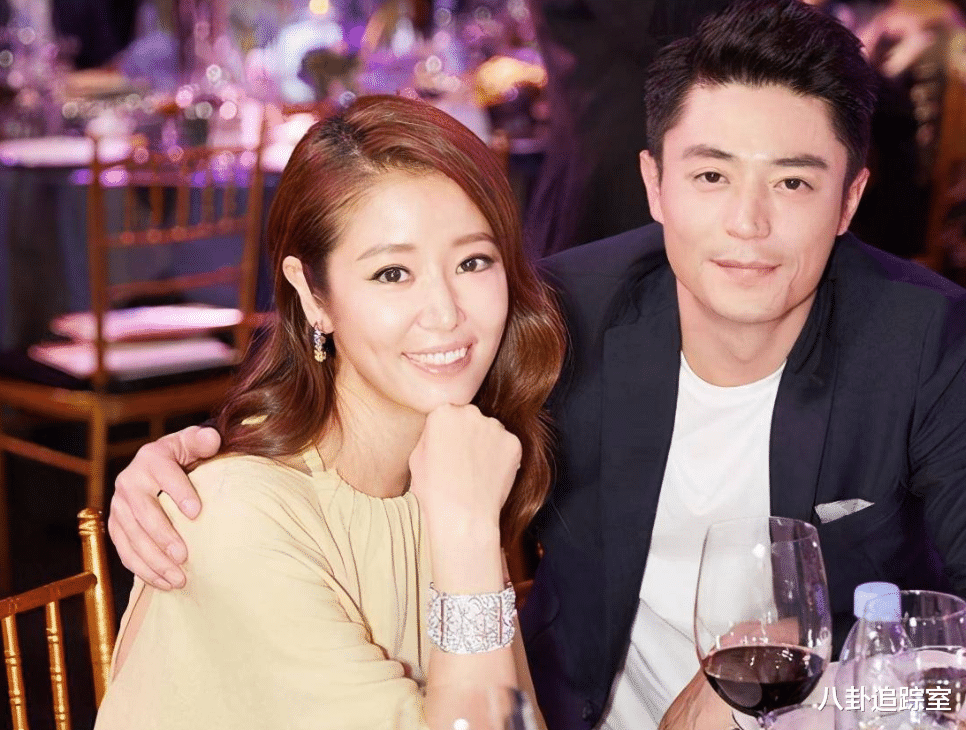 林心如|林心如健身引婚变争议!男教练摸腿扶腰显亲密,网友:第二个小S