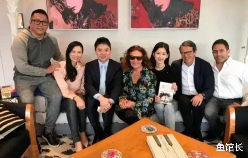 章泽天妈妈信息被曝:不争抚养权,敢跟豪门离婚,也不巴结刘强东