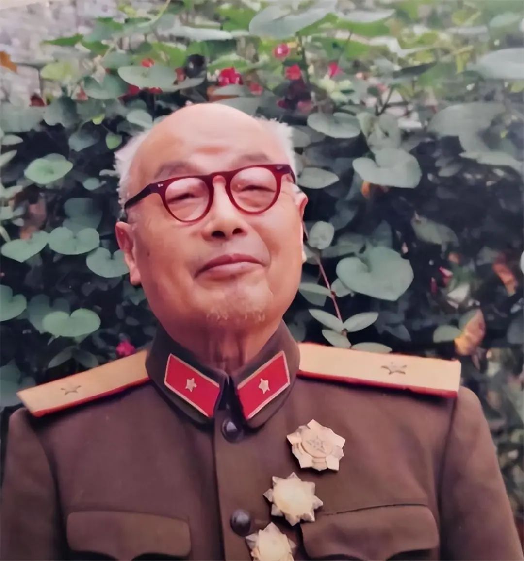 将自诩胜券在握的国民党军切成数段,不仅直接击毙国民党部队师长谢彬