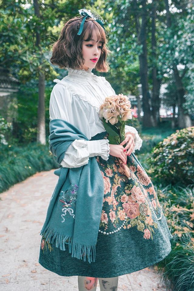 洛丽塔|你如何看待穿洛丽塔上学、上班的人?