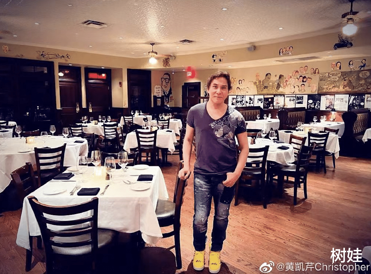 61岁香港歌手餐厅包场用膳，身材发福面部圆润，被误认是印裔绿叶