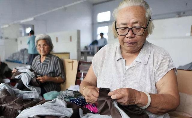 退休|官媒发布:超60%老年人退休后再就业意愿强,喊不醒一个装睡的人