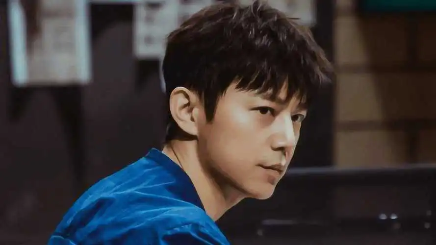 播放量破60亿！事实证明，49岁的何炅，已活成了一个“符号”