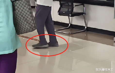 32岁韦神疑似买房结婚，穿着朴素衣着廉价，网友：谁会让女儿嫁他