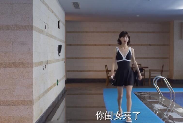 吴玉芳|《平凡之路》一件泳衣,暴露金晨身材短板,让60岁吴玉芳比了下去