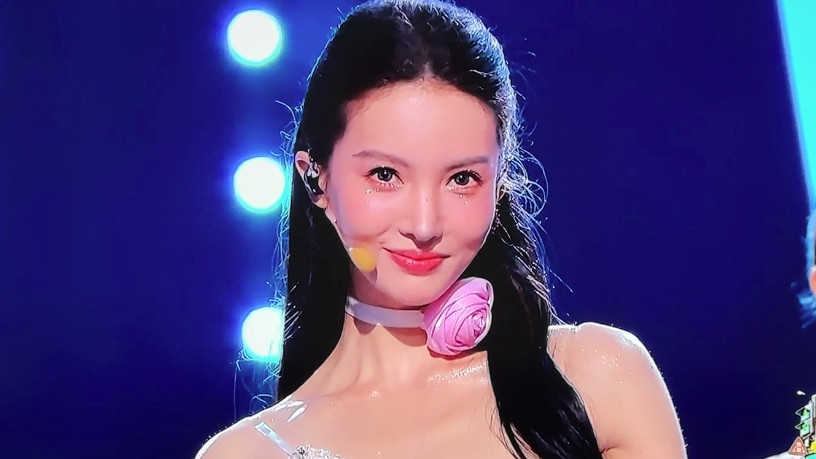 跨年晚会|芒果跨年晚会怼脸镜头谁赢了？杨紫金晨美颜暴击，谢娜老态好明显