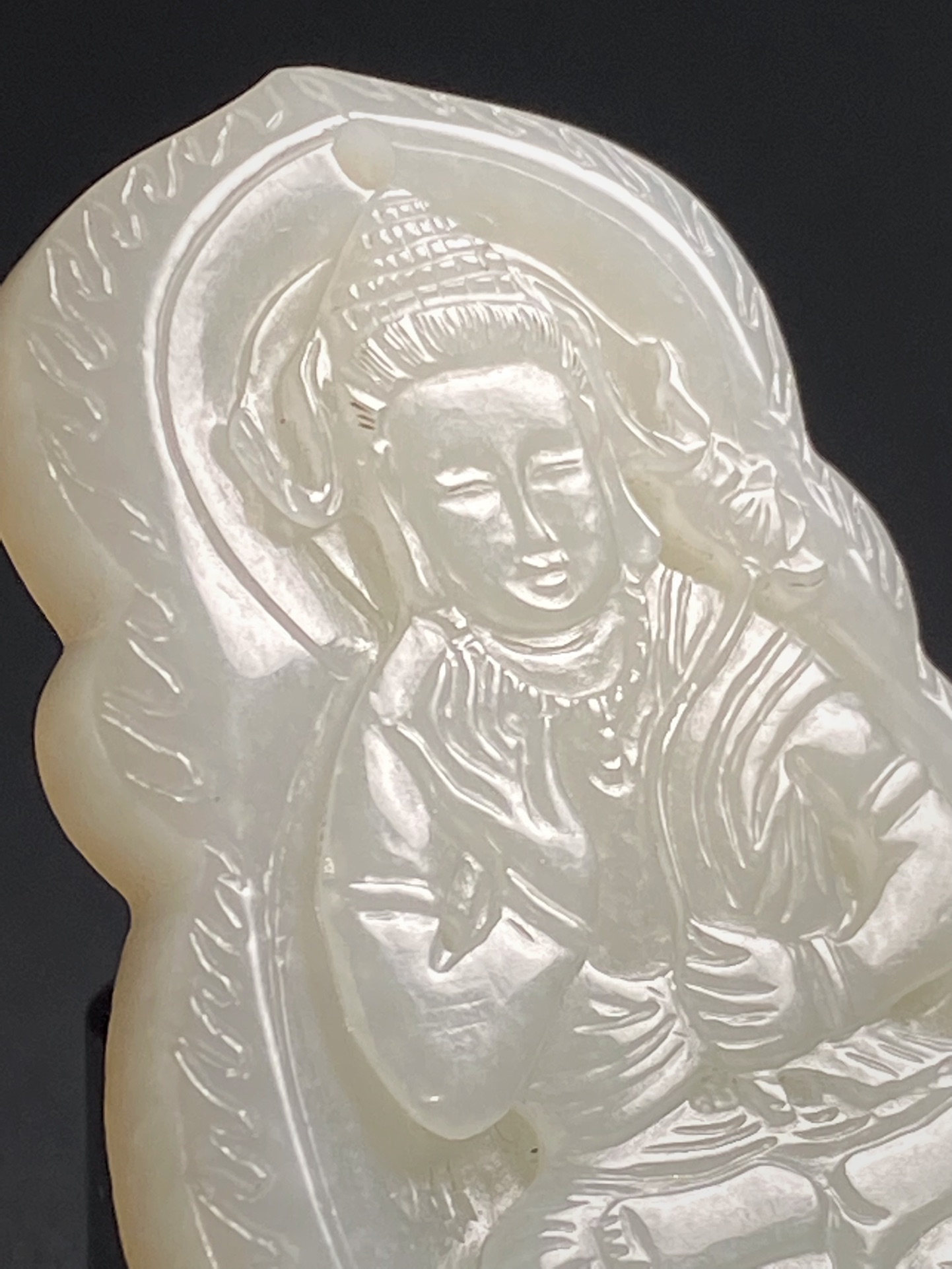 和田玉籽料|清中期 和田玉籽料 持莲观音 诗文 玉牌 子冈牌