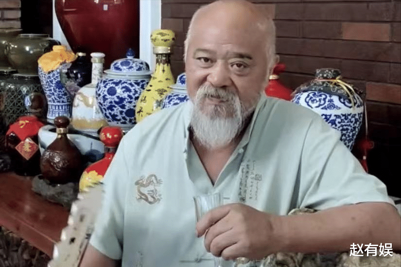 不顾医生劝阻，每天2包烟，顿顿8两白酒的演员李琦，如今变成这样