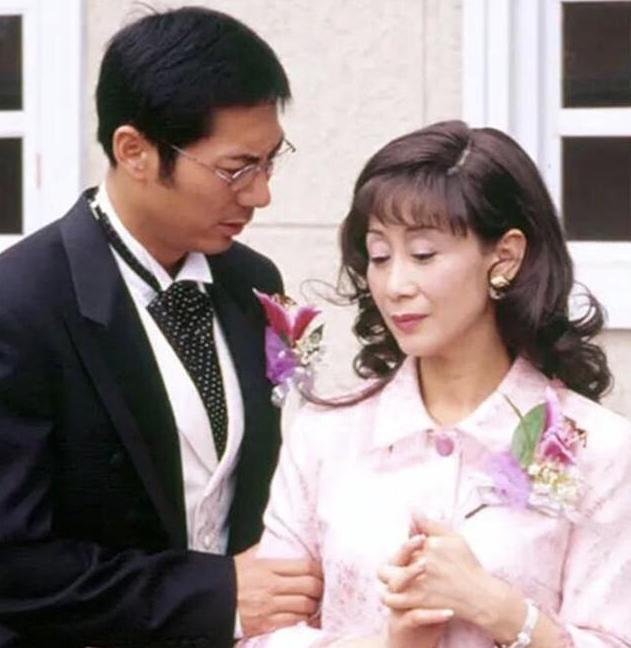 她是香港老牌女星，选美出身，自曝身家9位数，儿女都是学霸医生！