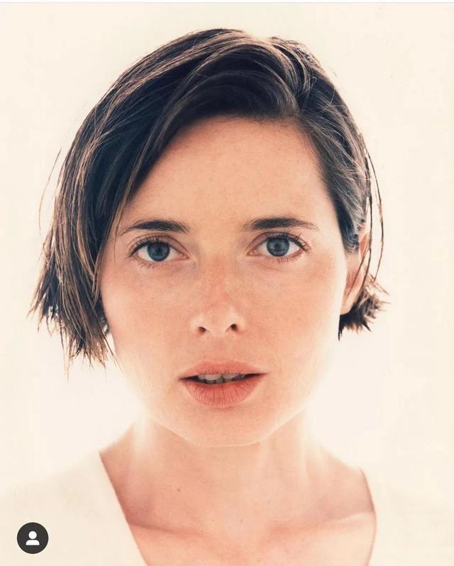 宇宙最美星二代:下海、退圈、养鸡