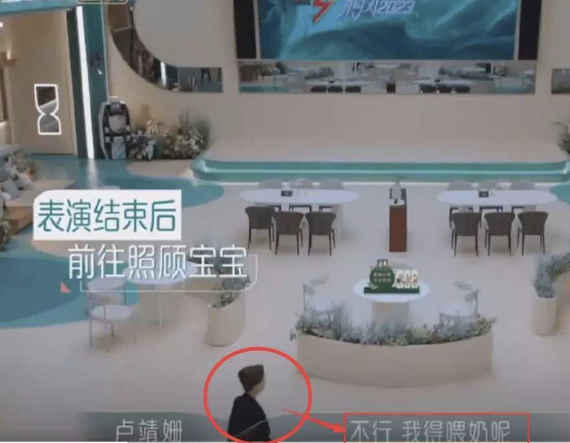 卢靖姗罕晒全家福，和韩庚十指相扣，1岁混血女儿肉嘟嘟软萌可爱