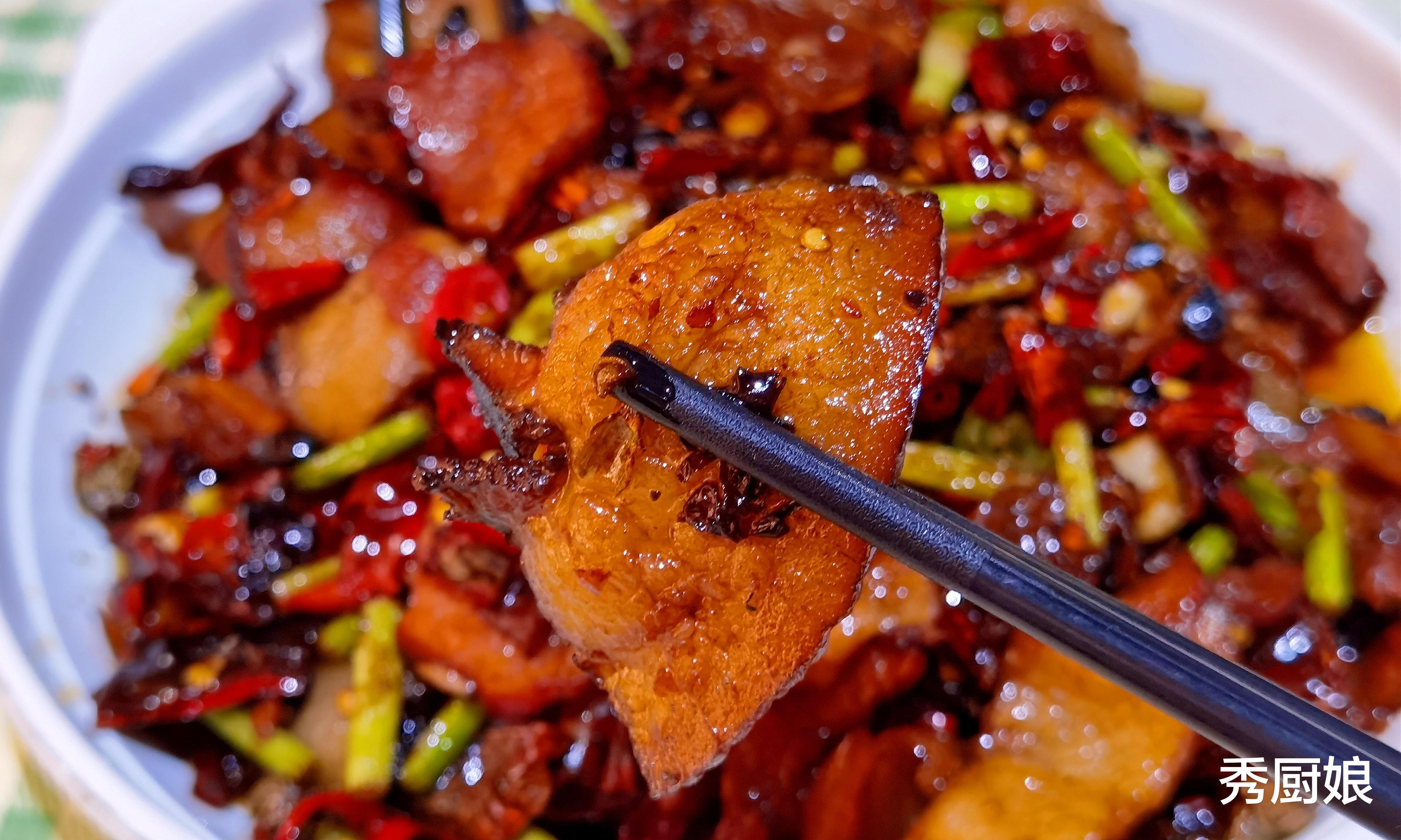 腊肉|腊肉应该蒸还是煮？原来以前都做错了，难怪腊肉又咸又硬，还不香