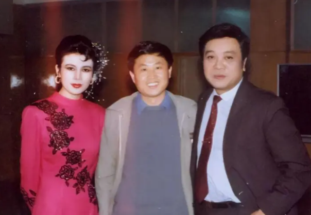 春晚|她是中国第一位女主持，上过3届春晚，成名后遭排挤，64岁仍未婚