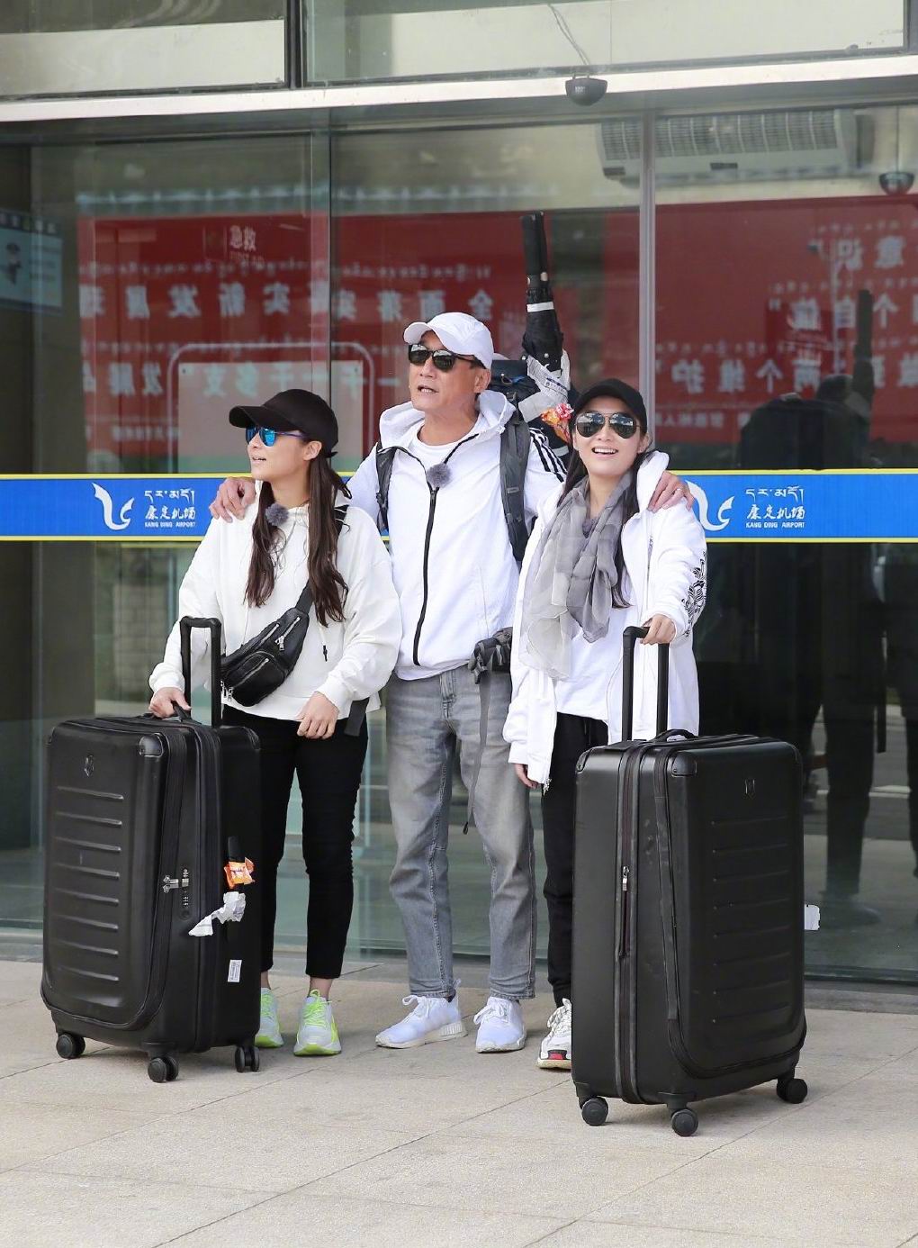 66岁梁家辉含泪嫁女!外籍女婿身材高大威猛,两人相恋多年感情好