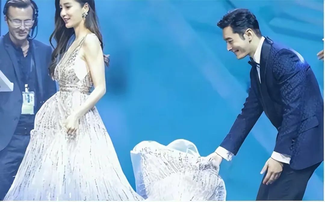 Angelababy大粉已转行,“宠妻如命”的黄晓明,罕见发声疑暗讽