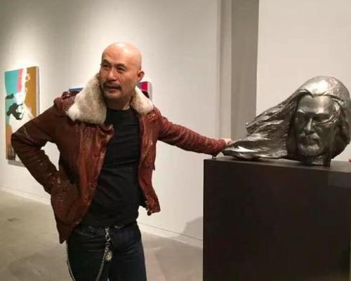 周润发|26年前，徐锦江一见钟情过路女兵当场就向其求婚，今两人如胶似漆