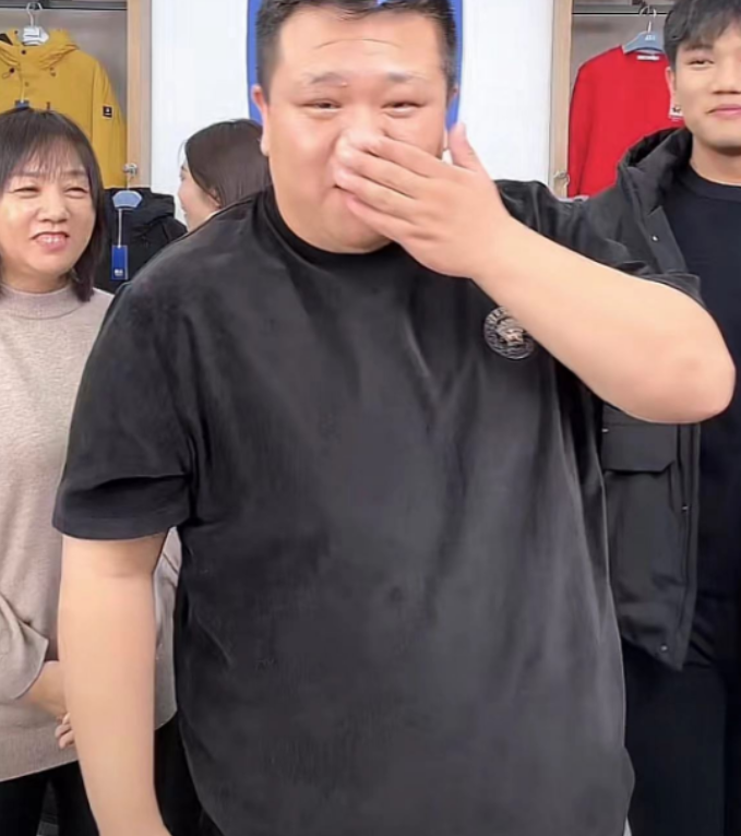 解清帅又上热搜，带着一家人直播卖货，场面尴尬遭网友批评取关